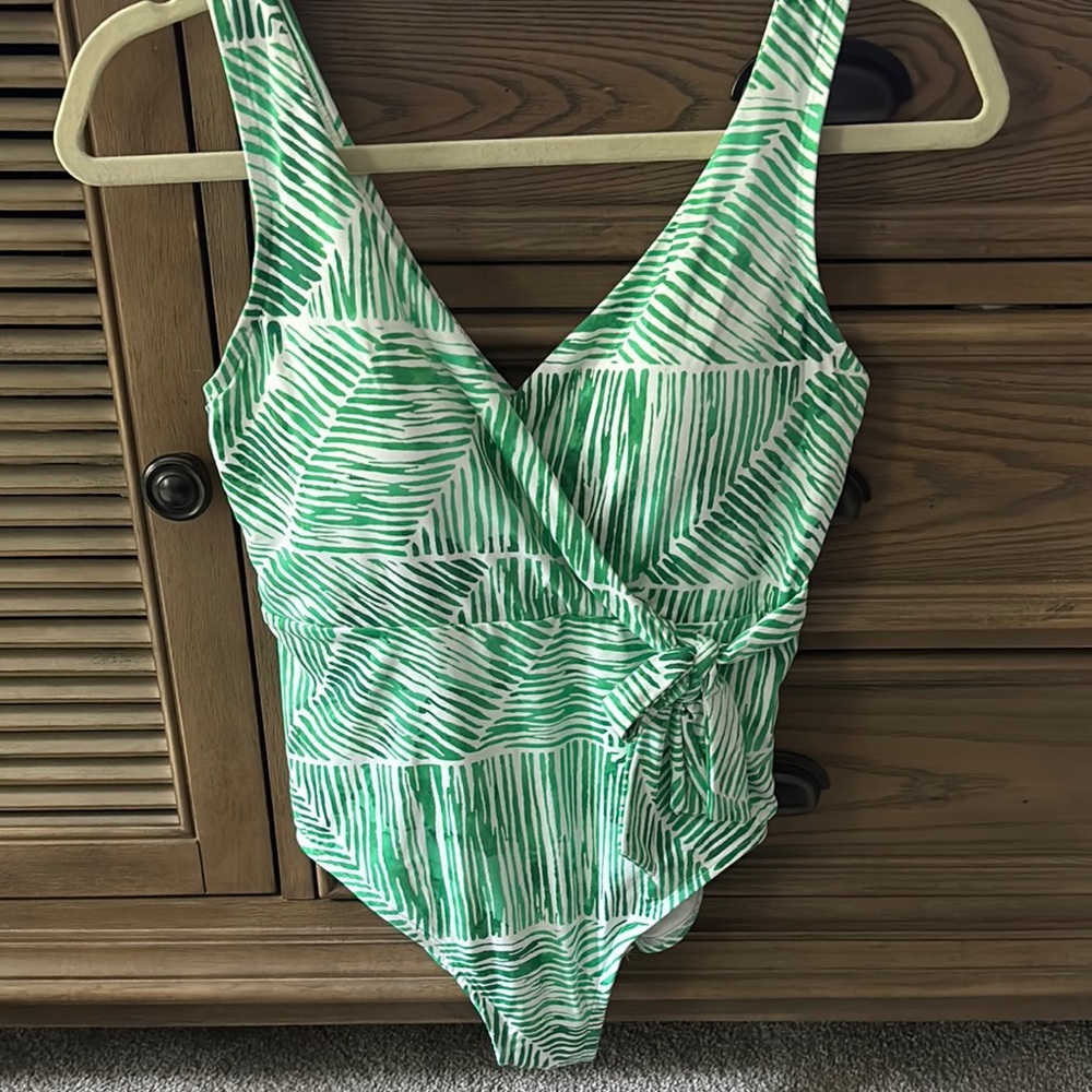 CALIA by Carrie Underwood Green Patterned One Piece Swimsuit